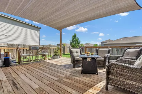 Exterior - 100 Wincliff Cv #13D, Jarrell, TX 76537 photo 2 of 6