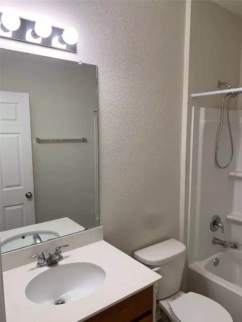 Bath - 113 Sierra Mar Loop, Leander, TX 78641 photo 3 of 4