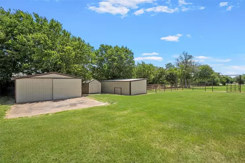 Exterior - 204 Christopher Dr, Eddy, TX 76524 photo 4 of 9