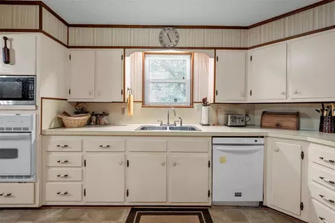 Kitchen - 204 Christopher Dr, Eddy, TX 76524 photo 2 of 3