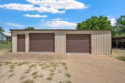 Exterior - 204 Christopher Dr, Eddy, TX 76524 photo 5 of 9