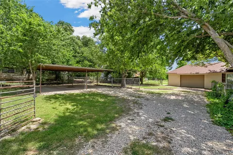 Exterior - 204 Christopher Dr, Eddy, TX 76524 photo 6 of 9