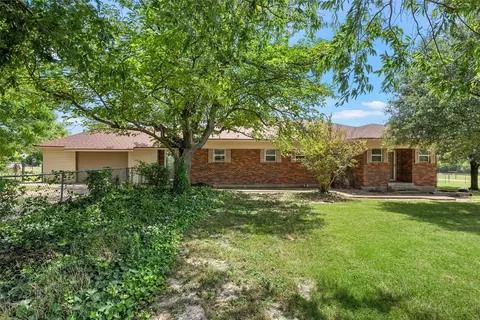 Exterior - 204 Christopher Dr, Eddy, TX 76524 photo 2 of 9
