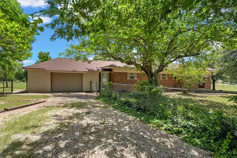 Exterior - 204 Christopher Dr, Eddy, TX 76524 photo 7 of 9