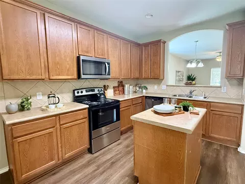 Kitchen - 102 Williamson Cv, Elgin, TX 78621 photo 2 of 4