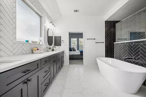 Bath - 3025 Silvergrass Cv, Leander, TX 78641 photo 1 of 1