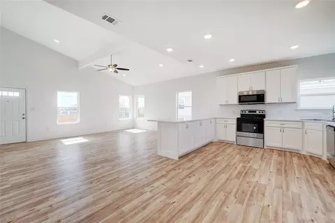 231 La Fortuna Dr, Del Valle, TX 78617