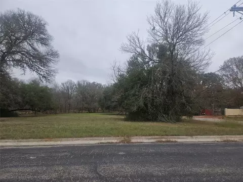 1500 Forest Ln, Lockhart, TX 78644