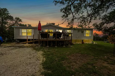 2755 Washburn Rd, Luling, TX 78648 photo 2