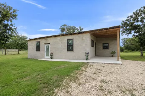 2755 Washburn Rd, Luling, TX 78648 photo 3
