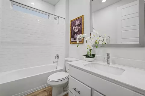 Bath - 421 Abruzzi St, Leander, TX 78641 photo 2 of 3