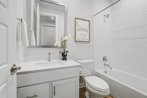 Bath - 421 Abruzzi St, Leander, TX 78641 photo 3 of 3