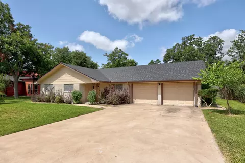 2305 Lathan Ln, Taylor, TX 76574