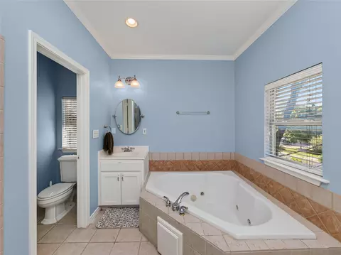 Bath - 108 E 46th St, Austin, TX 78751 photo 3 of 5