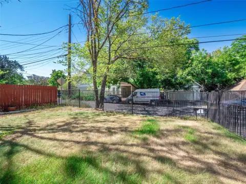 Exterior - 108 E 46th St, Austin, TX 78751 photo 3 of 6