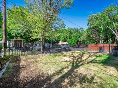 Exterior - 108 E 46th St, Austin, TX 78751 photo 2 of 6