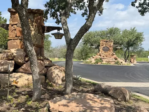 308 Peninsula Dr, Burnet, TX 78611 photo 3