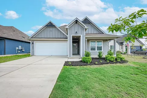 1002 Austin Bayou Dr, Hutto, TX 78634