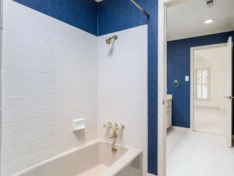 Bath - 3111 Windsor Rd #E, Austin, TX 78703 photo 4 of 4