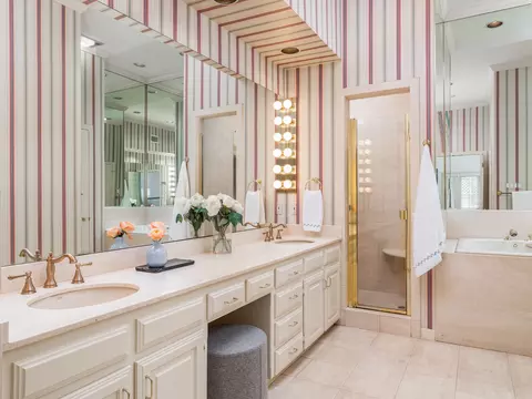 Bath - 3111 Windsor Rd #E, Austin, TX 78703 photo 2 of 4