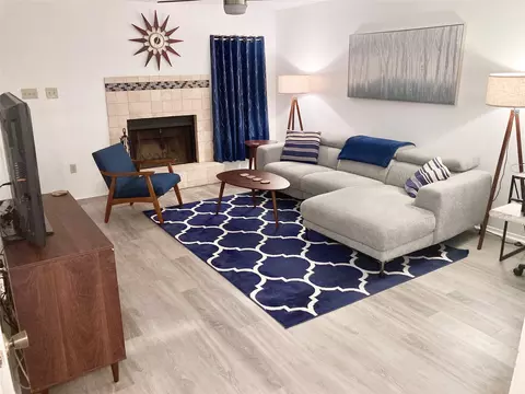 8400 Jamestown Dr #212, Austin, TX 78758