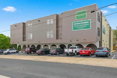101 E 33rd St #208, Austin, TX 78705