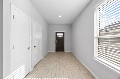 Entry Way - 225 Unforgiven Ln, Jarrell, TX 76537 photo 2 of 4