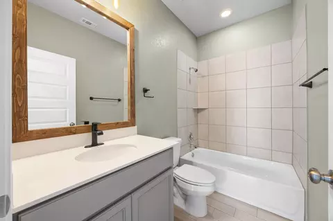 Bath - 225 Unforgiven Ln, Jarrell, TX 76537 photo 2 of 2