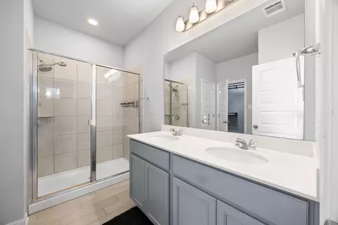 Bath - 225 Unforgiven Ln, Jarrell, TX 76537 photo 1 of 2