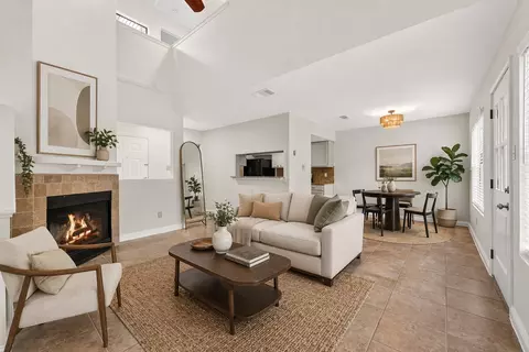 512 Eberhart Ln #203, Austin, TX 78745