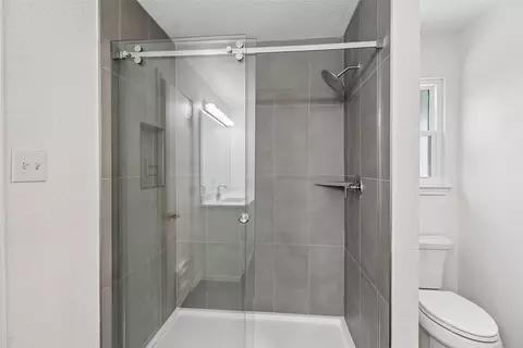 Bath - 1805 Bent Oak Cv, Leander, TX 78641 photo 2 of 3