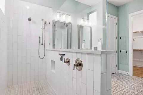 Bath - 4704 Eberly St, Austin, TX 78723 photo 3 of 5