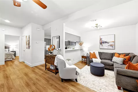 1910 Robbins Pl #105, Austin, TX 78705