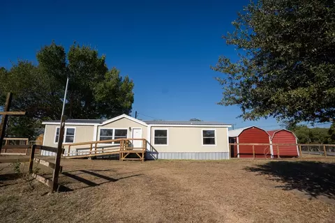 404 S Mill St, Flatonia, TX 78941 photo 3