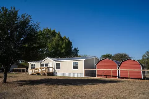 404 S Mill St, Flatonia, TX 78941 photo 2