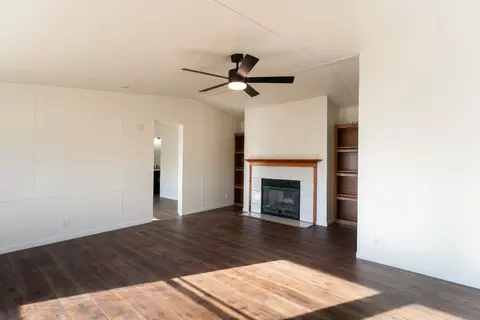 404 S Mill St, Flatonia, TX 78941 photo 8