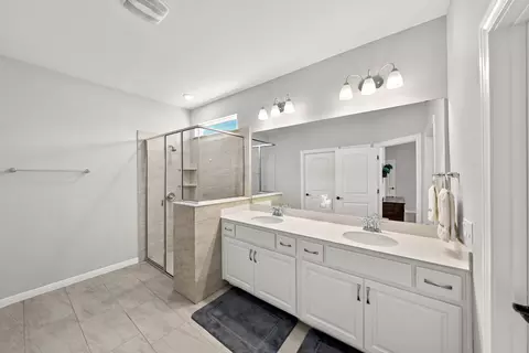 Bath - 642 Martingale St, Georgetown, TX 78633 photo 1 of 4