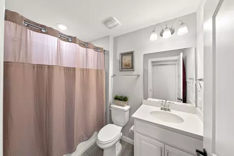 Bath - 642 Martingale St, Georgetown, TX 78633 photo 3 of 4