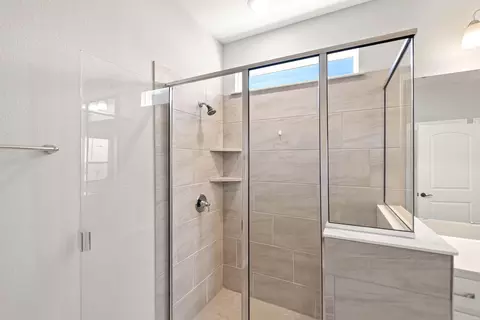 Bath - 642 Martingale St, Georgetown, TX 78633 photo 2 of 4