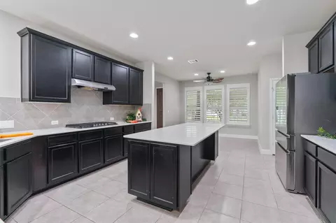 Kitchen - 511 Davis Mountain Cir, Georgetown, TX 78633 photo 3 of 6