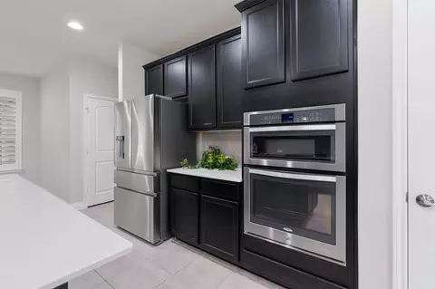 Kitchen - 511 Davis Mountain Cir, Georgetown, TX 78633 photo 5 of 6