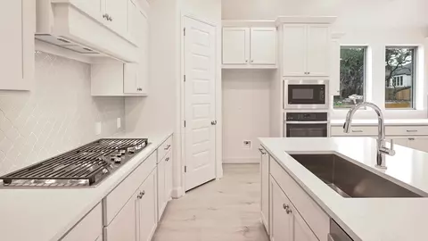 Kitchen - 291 Basket Flower Loop, Kyle, TX 78640 photo 3 of 5