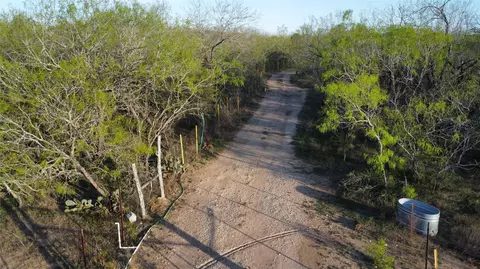 2209 Callihan Rd, Luling, TX 78648 photo 2