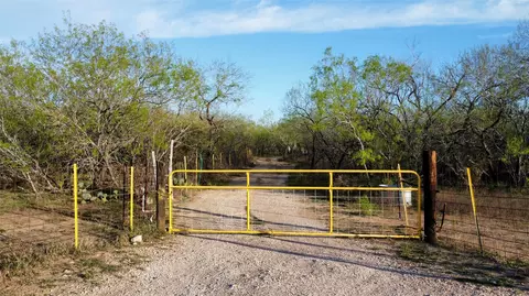 2209 Callihan Rd, Luling, TX 78648 photo 7