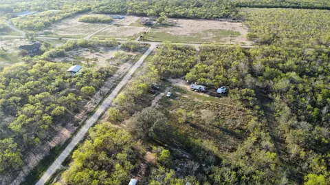 2209 Callihan Rd, Luling, TX 78648 photo 4