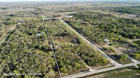 2209 Callihan Rd, Luling, TX 78648 photo 5