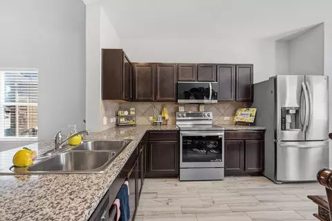 Kitchen - 15101 Shell Bark Cv, Austin, TX 78724 photo 2 of 4