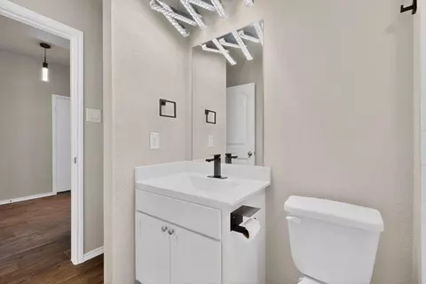 Bath - 218 Sickle Loop, Kyle, TX 78640 photo 2 of 4