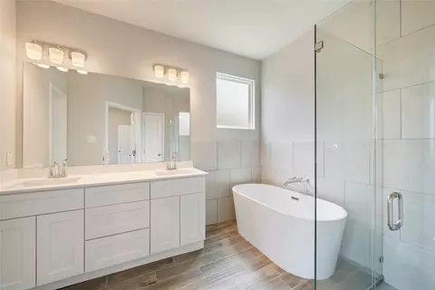 Bath - 221 Comet Pointe Dr, Georgetown, TX 78628 photo 2 of 3