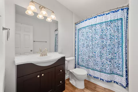 Bath - 509 E 17th St, Georgetown, TX 78626 photo 3 of 3
